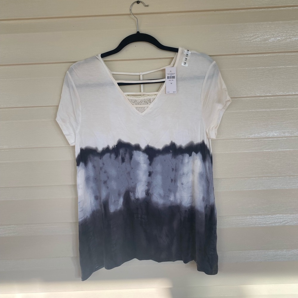 Justice White to Black Ombré Tee Size 18P Lace Cut Out V Neck Out